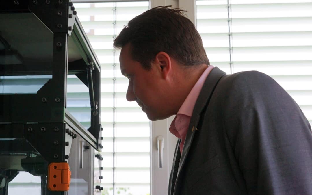Besuch im Betrieb: Landtagsabgeordneter Manuel Hailfinger bei der isepos GmbH
